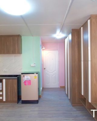 ห้อง Apple Condo สีสันสดใส พร้อมตู้เย็น